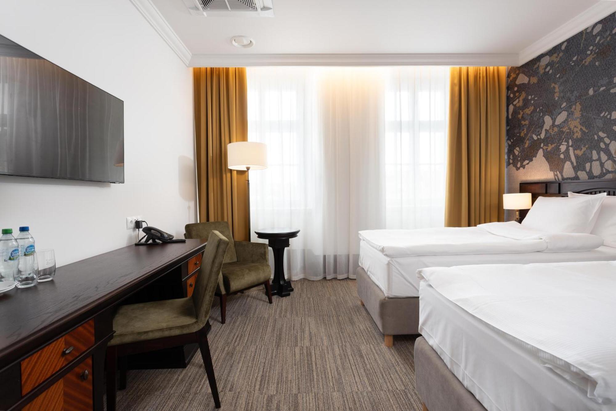 Brovaria Hotel Stary Rynek - Old Town Square بوزنان المظهر الخارجي الصورة