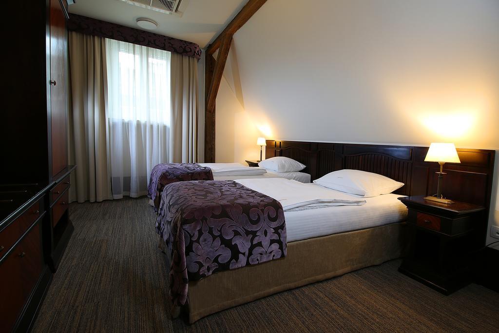 Brovaria Hotel Stary Rynek - Old Town Square بوزنان المظهر الخارجي الصورة
