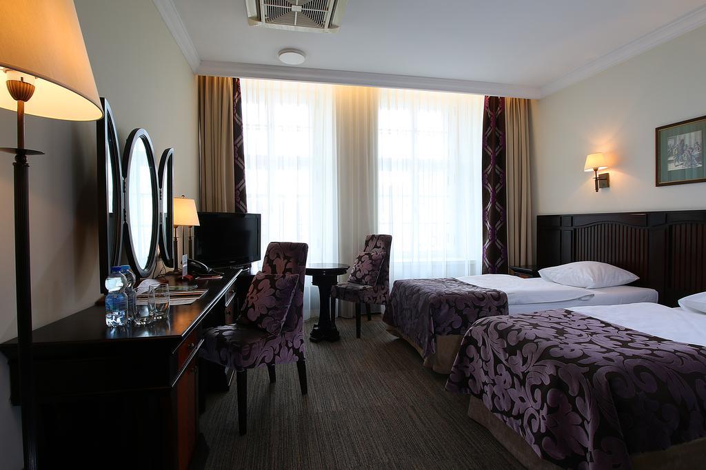 Brovaria Hotel Stary Rynek - Old Town Square بوزنان المظهر الخارجي الصورة