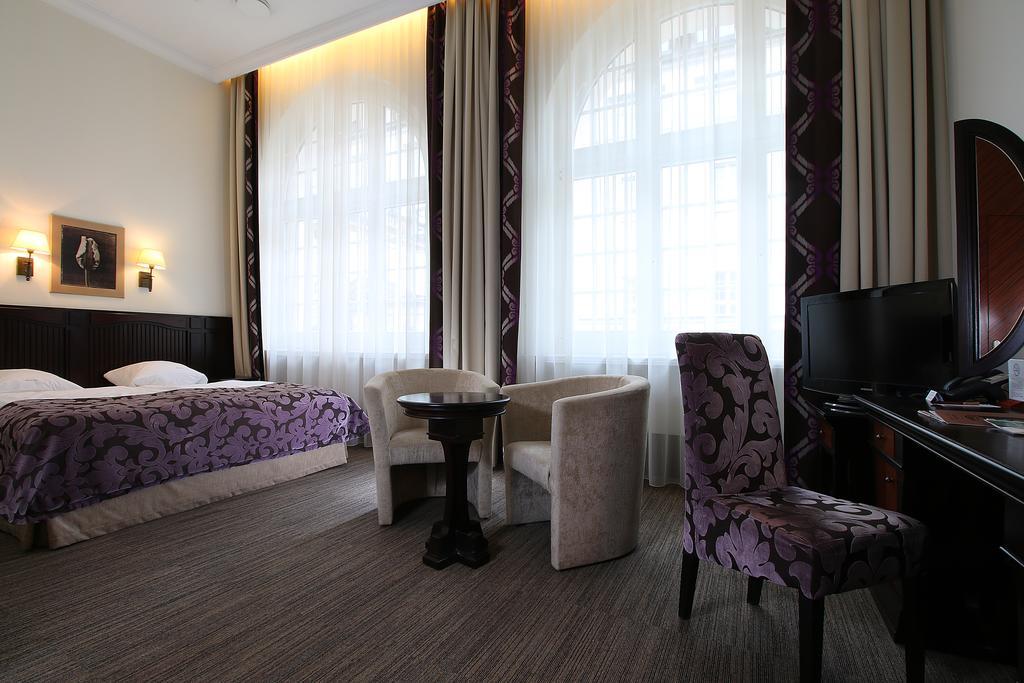 Brovaria Hotel Stary Rynek - Old Town Square بوزنان المظهر الخارجي الصورة