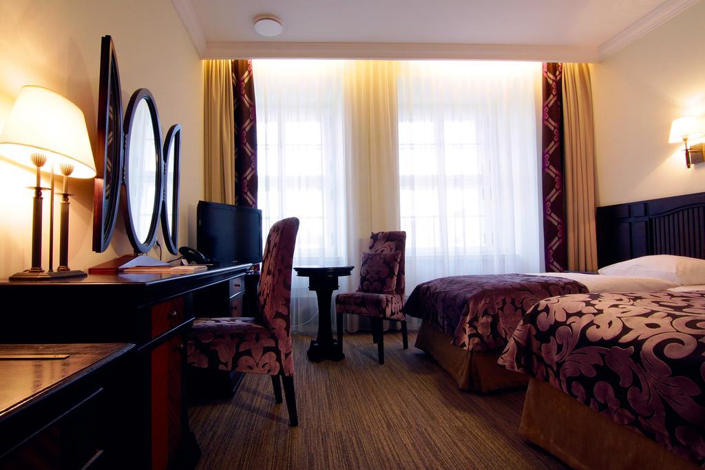 Brovaria Hotel Stary Rynek - Old Town Square بوزنان الغرفة الصورة